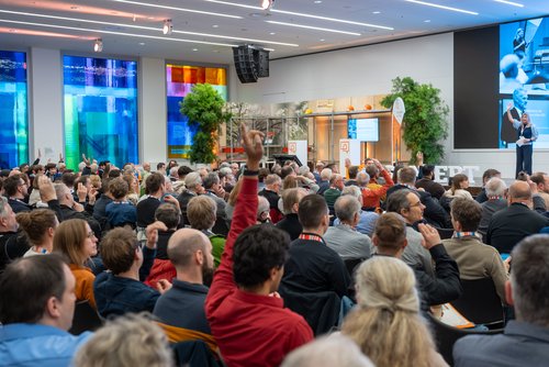 Das Foto zeigt die Zuschauendem im Saal beim Herbstforum Altbau 2025.