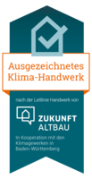Ein blaues Siegel namens "Ausgezeichnetes Klima-Handwerk" gibt Aufschluss über mit Zukunft Altbau kooperierende Betriebe.