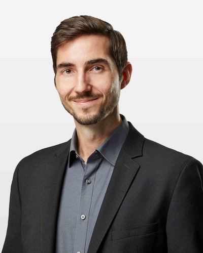 Thabo von Roman ist der Leiter der Energieberatung bei Zukunft Altbau. Er hält für Zukunft Altbau Vorträge zu verschiedenen Themen rund um energetische Sanierung.