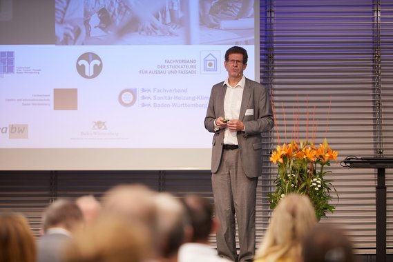 Dr.-Ing. Volker Kienzlen, Geschäftsführer der KEA-BW bei seinem Vortrag. 