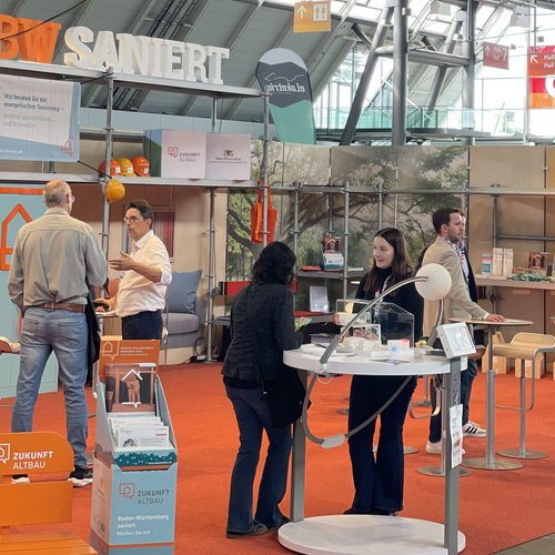 Informationsstände auf einer Messe