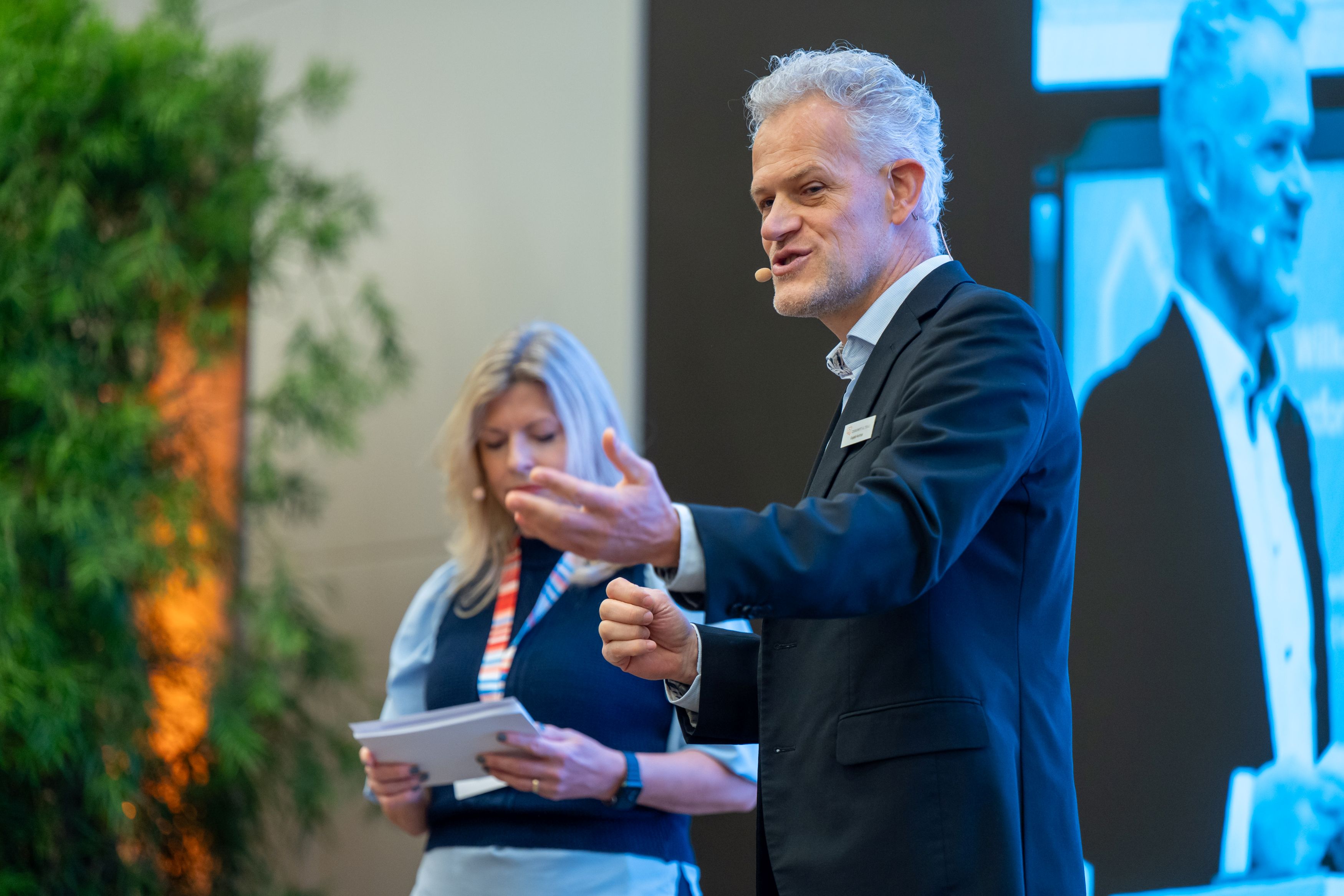 Beim Herbstforum Altbau treffen sich Expertinnen und Experten des energetischen Sanierens in Stuttgart – hier Bilder von diesem Jahr