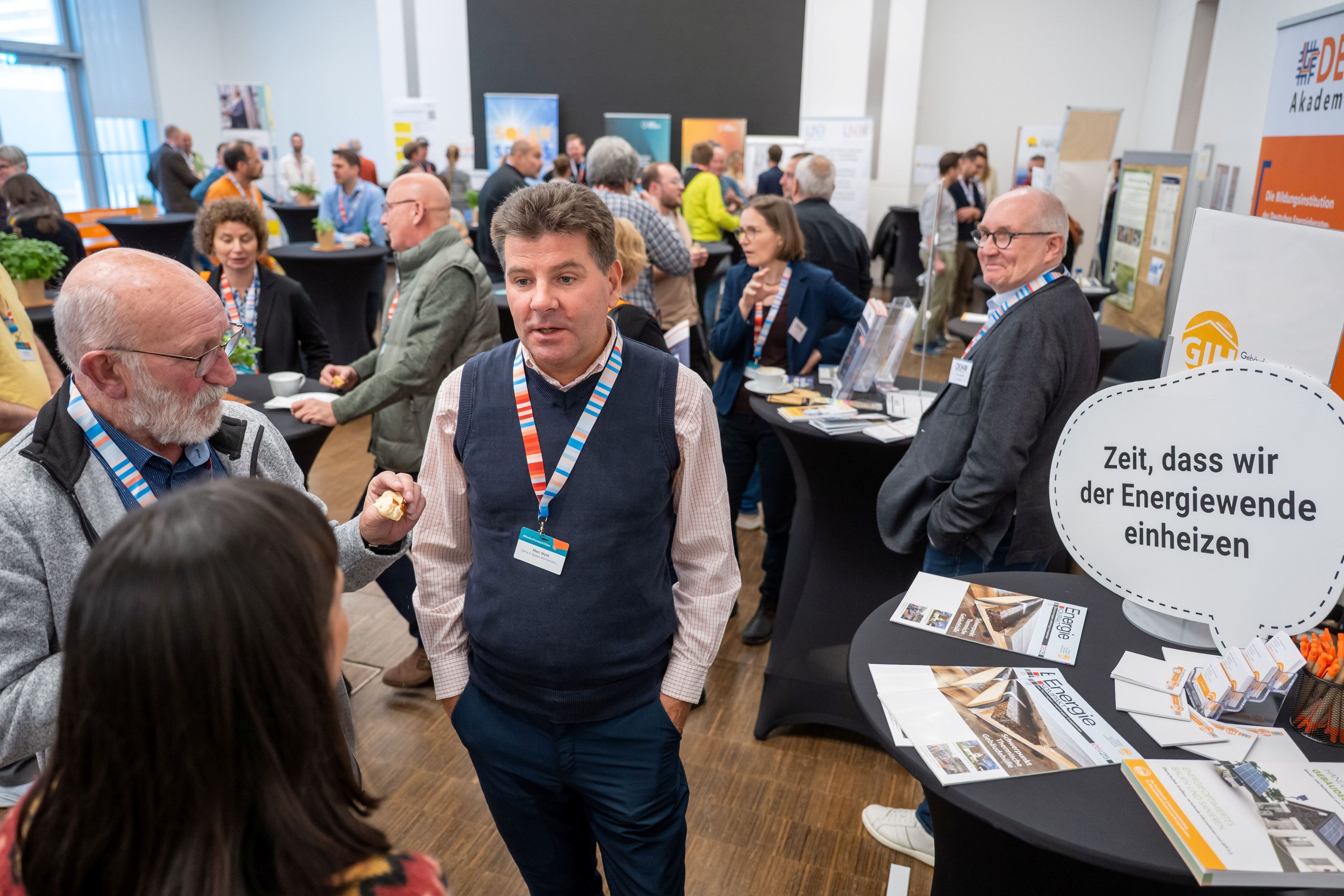 Beim Herbstforum Altbau treffen sich Expertinnen und Experten des energetischen Sanierens in Stuttgart – hier Bilder von diesem Jahr