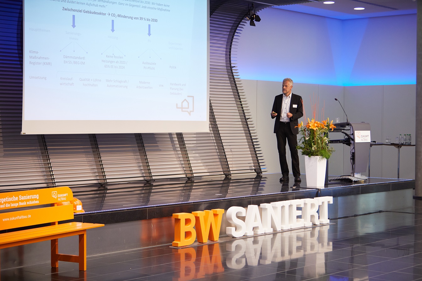 Frank Hettler, Leiter von Zukunft Altbau (KEA-BW), bei seinem Vortrag.